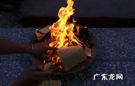 七月半烧包可以在家里烧吗