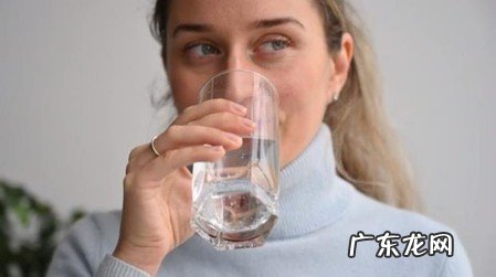 各个年龄段每天喝多少水合适?