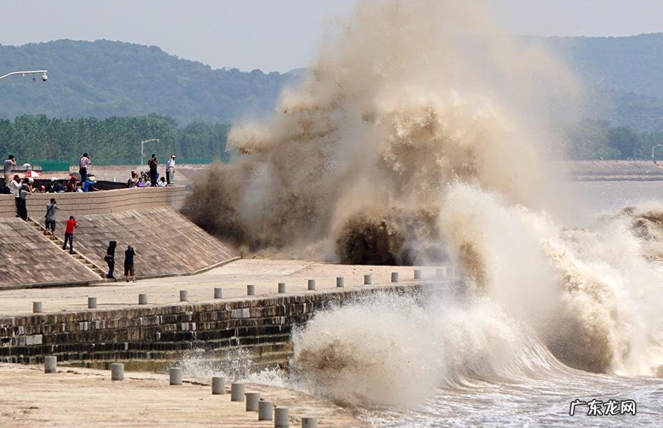 浙江钱塘江观潮 杭州钱塘江观潮地点