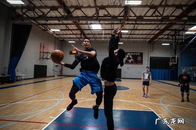 林书豪！正式告别NBA！他说自己心都碎了 媒体人：林书豪即将离开CBA