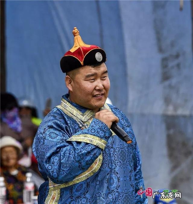 马背上的速度与激情!新疆雪域草原上举办叼羊比赛 草原上的硬核比拼到底有多带劲儿