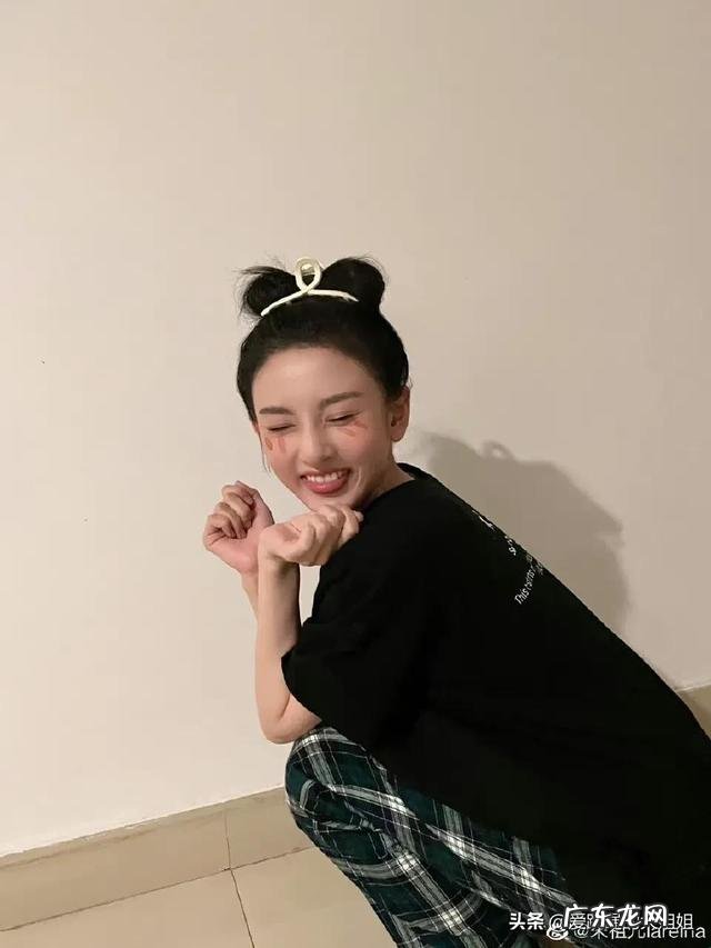 不给糖果就捣蛋 宋祖儿晒万圣夜造型