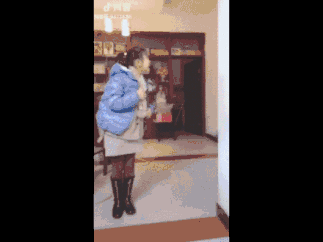 春来又一载 5旬女环卫每年借上百本书读自考