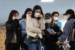挤进路边饭馆逃过一劫 19岁女孩梨泰院见将服兵役男友遇难