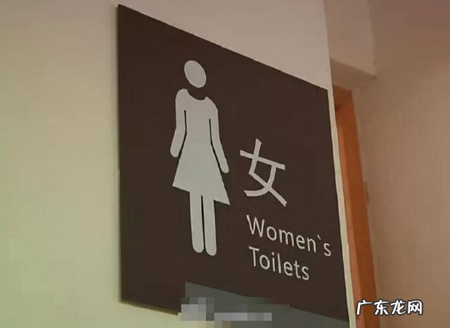 人丢了你赔啊 宝妈带2岁儿子进女厕被骂没素质