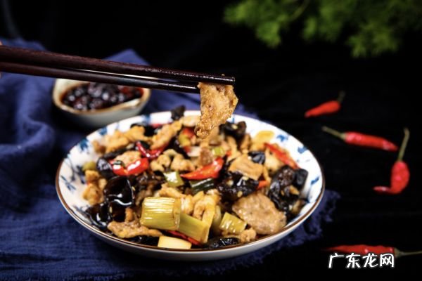 木耳炒肉丝的做法,木耳炒肉视频?
