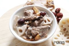 莲藕煨排骨,莲排骨炖莲藕图片？