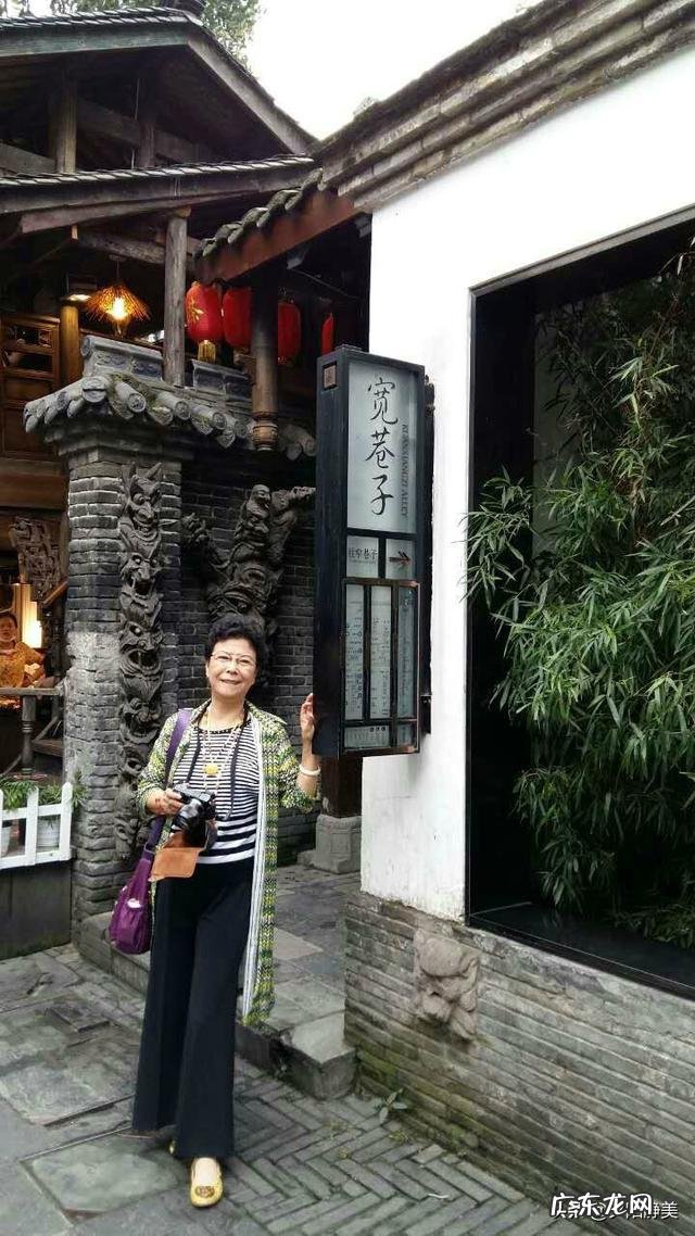 游中国大熊猫基地、成都宽窄巷子 夜视加热成像技术拍黑颈鹤夜晚睡姿