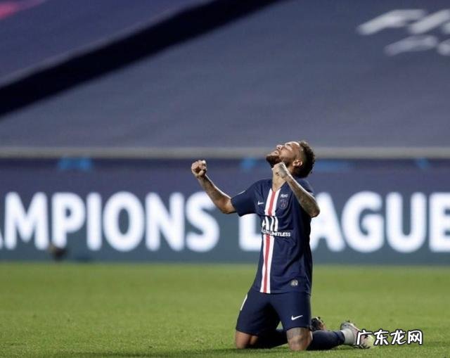 回到巴塞罗那 梅西刚下飞机就被围了