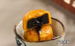 月饼的脱氧剂放月饼里面吗,脱氧剂怎么和食品一起放？
