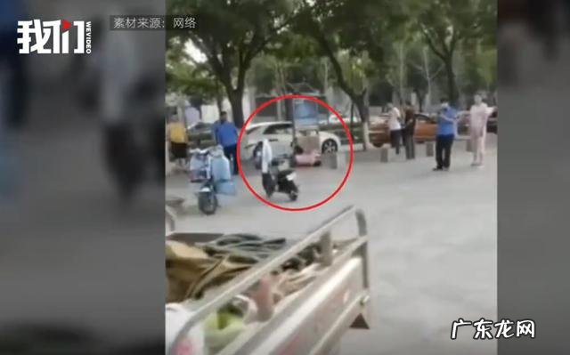 已停职 郑州城管局回应3人当街打商贩