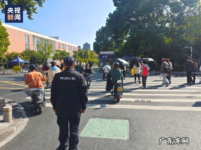 不打球才会变老《街头篮球》德鲁大叔限定抽奖 大叔球场上给小伙展示账户余额