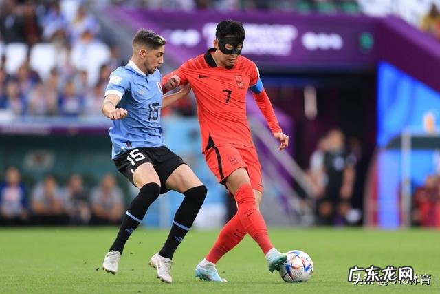 孙兴慜戴面具出战 孙兴慜戴黑色面具出战世界杯