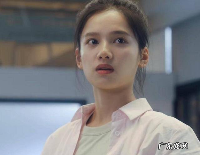 陈飞宇张婧仪共谱冬日恋歌 陈飞宇捧打火机让张婧仪暖手