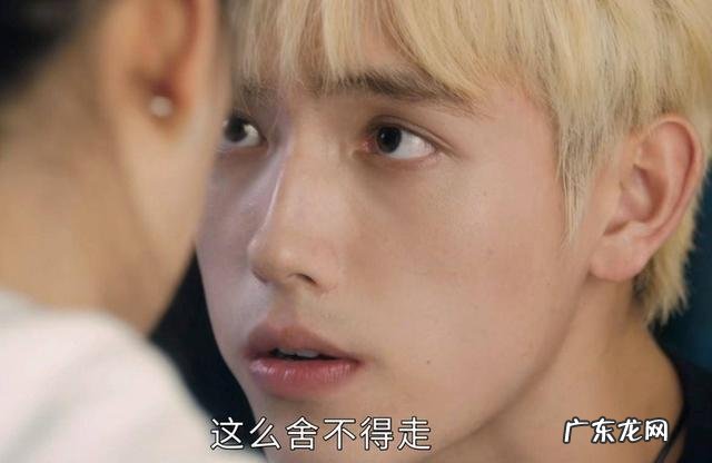 陈飞宇张婧仪共谱冬日恋歌 陈飞宇捧打火机让张婧仪暖手