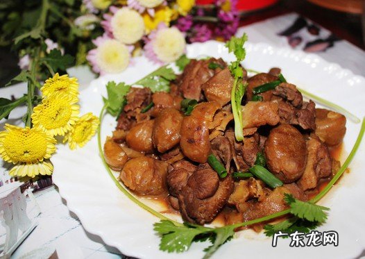 板栗焖鸭怎么做好吃 板栗焖鸭肉简单好吃的做法