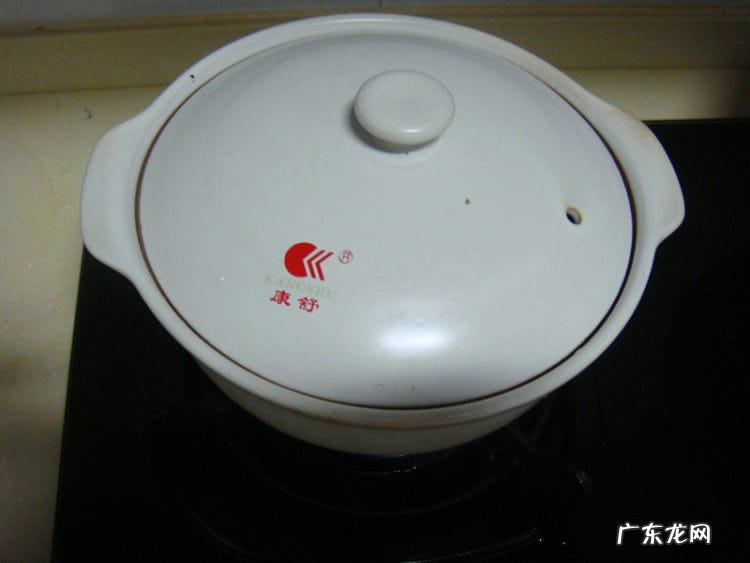 板栗焖鸭怎么做好吃 板栗焖鸭肉简单好吃的做法