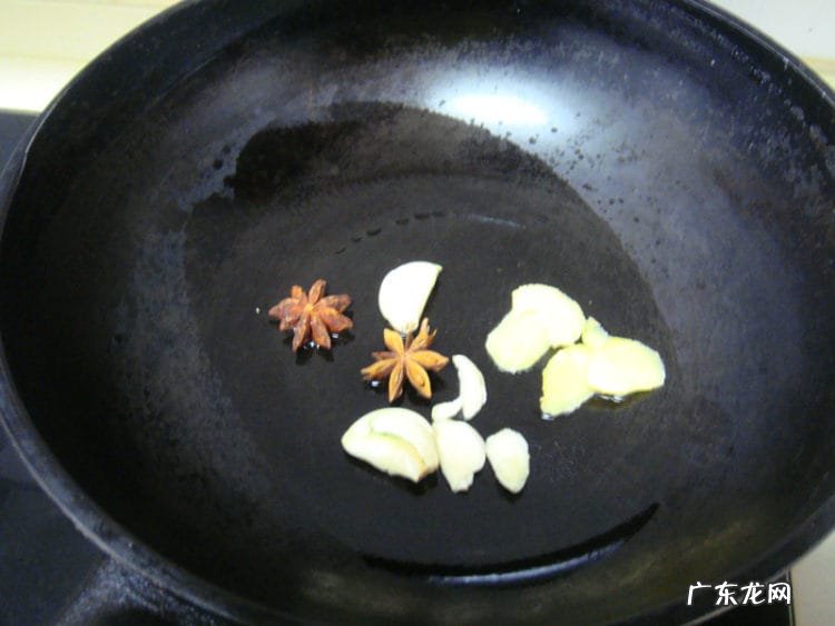 板栗焖鸭怎么做好吃 板栗焖鸭肉简单好吃的做法