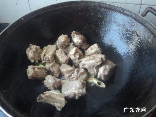 排骨豆角焖面条怎么做 排骨豆角焖面的制作步骤图解