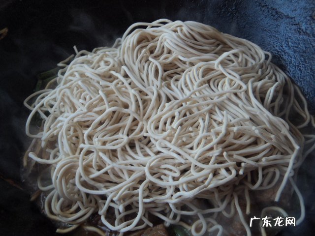 排骨豆角焖面条怎么做 排骨豆角焖面的制作步骤图解
