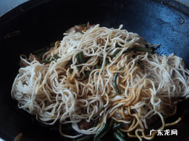 排骨豆角焖面条怎么做 排骨豆角焖面的制作步骤图解
