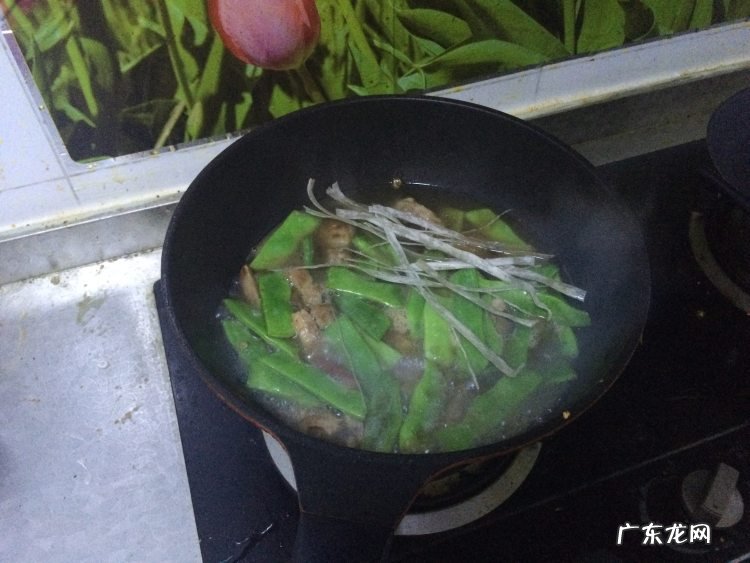 豆角排骨焖面图片 排骨豆角焖面的制作教程图解