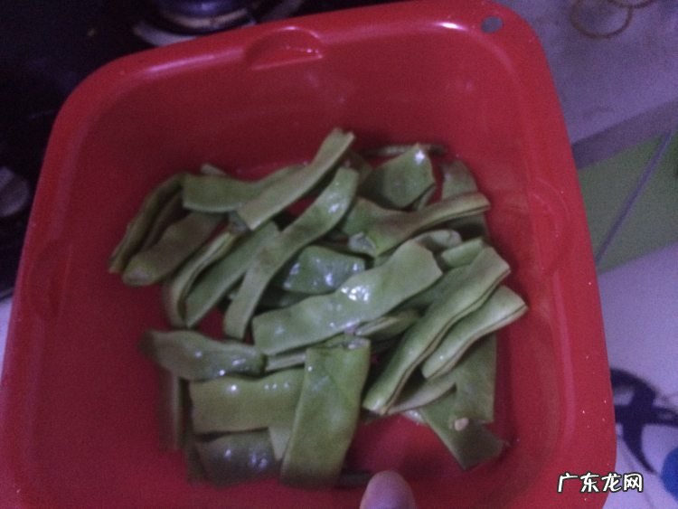 豆角排骨焖面图片 排骨豆角焖面的制作教程图解