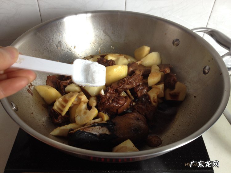 土豆焖鸭的做法 土豆焖鸭的制作教程图解