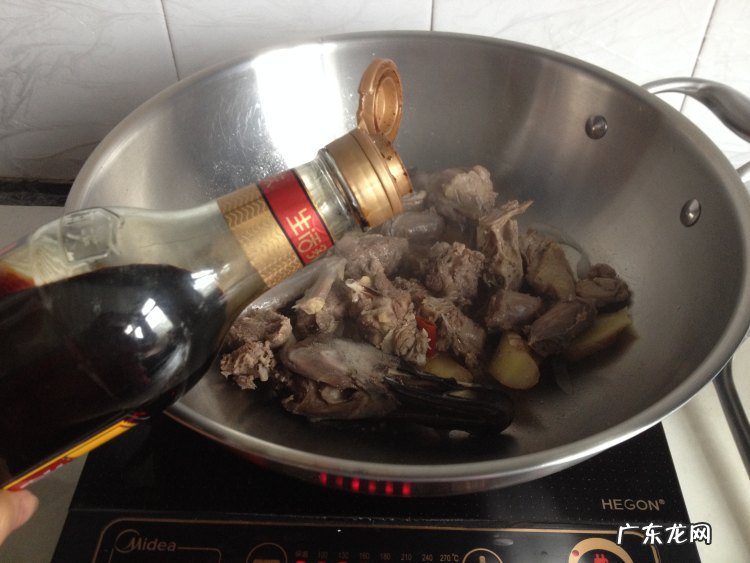 土豆焖鸭的做法 土豆焖鸭的制作教程图解