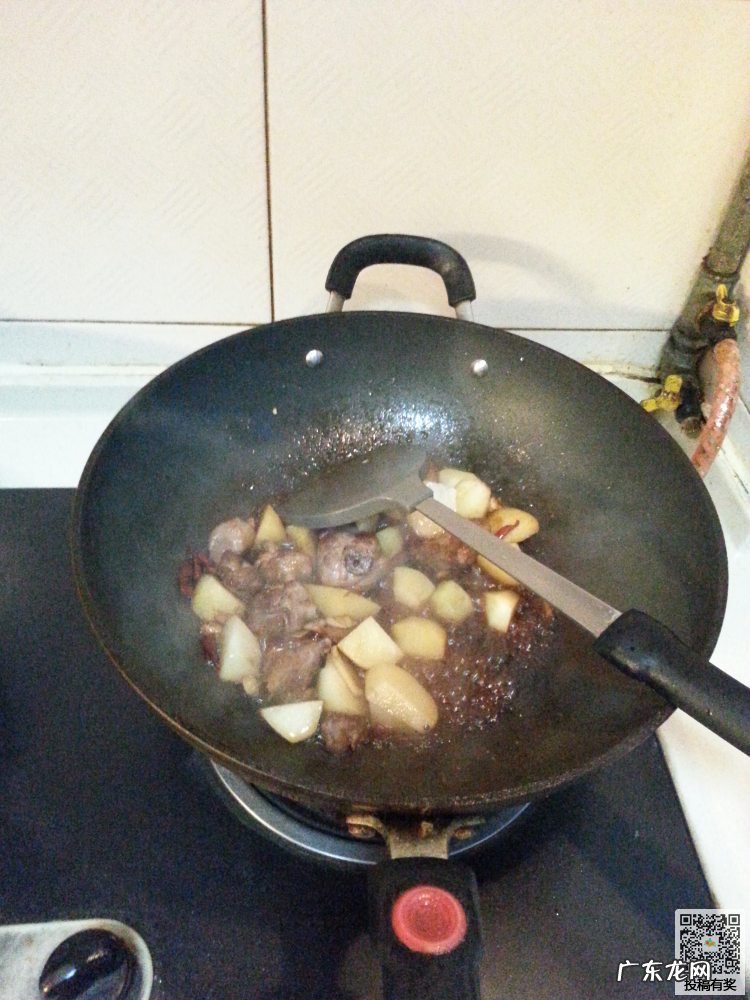 土豆焖鸭怎样做好吃 土豆焖鸭简单好吃的做法