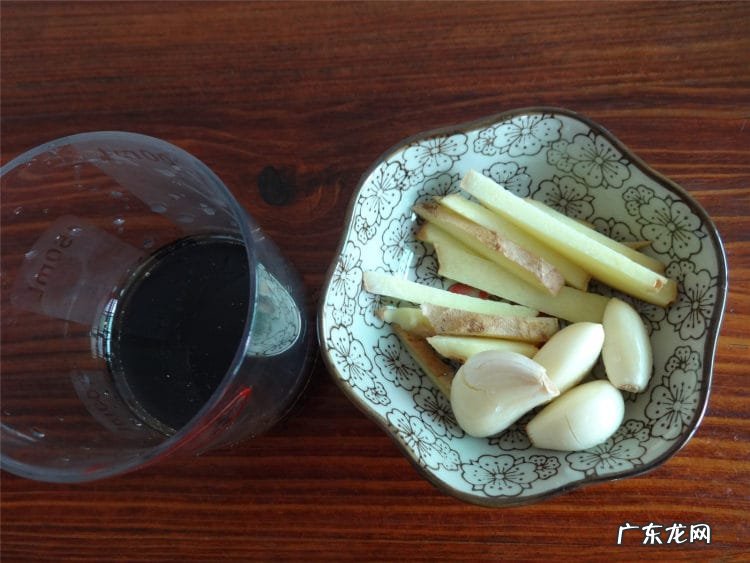 土豆焖鸭的家常做法 土豆焖鸭的制作方法教程