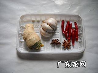 胡萝卜焖鸭肉的做法窍门 胡萝卜焖鸭的制作过程图解