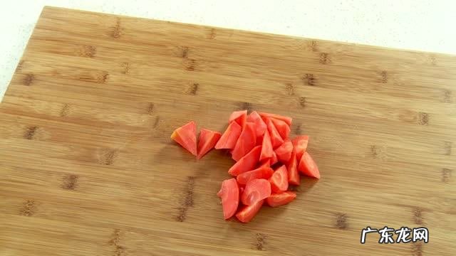 萝卜焖鸭怎么做好吃 胡萝卜焖鸭怎么做简单又美味