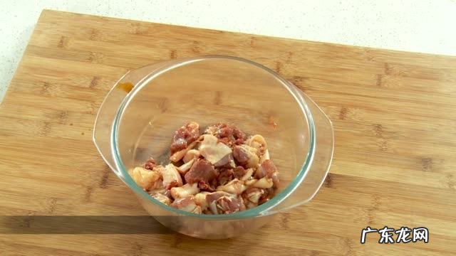 萝卜焖鸭怎么做好吃 胡萝卜焖鸭怎么做简单又美味