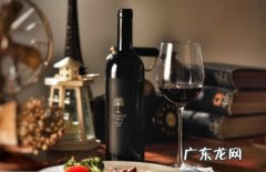 红酒洗脸好不好,葡萄酒洗脸有什么好处？
