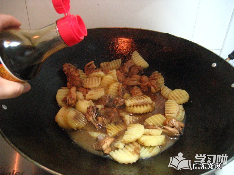土豆焖鸡的简单做法窍门 土豆焖鸡的制作教程图解