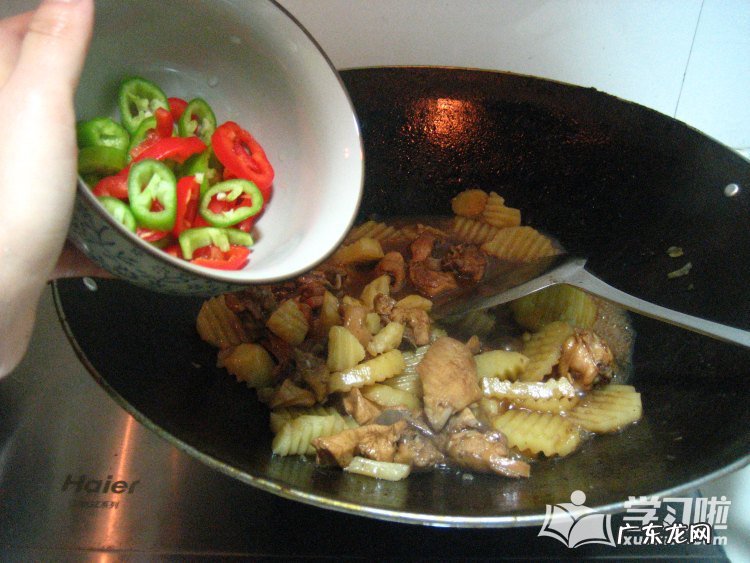 土豆焖鸡的简单做法窍门 土豆焖鸡的制作教程图解