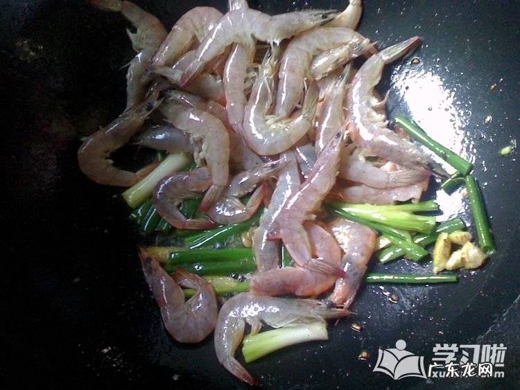 油焖大虾制作步骤 自制油焖大虾的做法教程