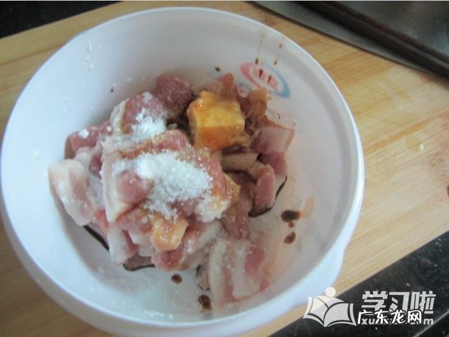 红烧肉焖油豆腐的最正宗做法 油豆腐焖肉最正宗的做法