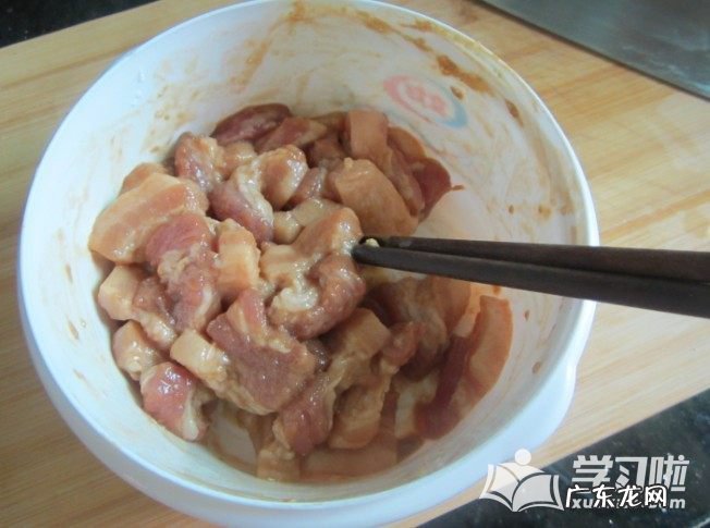 红烧肉焖油豆腐的最正宗做法 油豆腐焖肉最正宗的做法