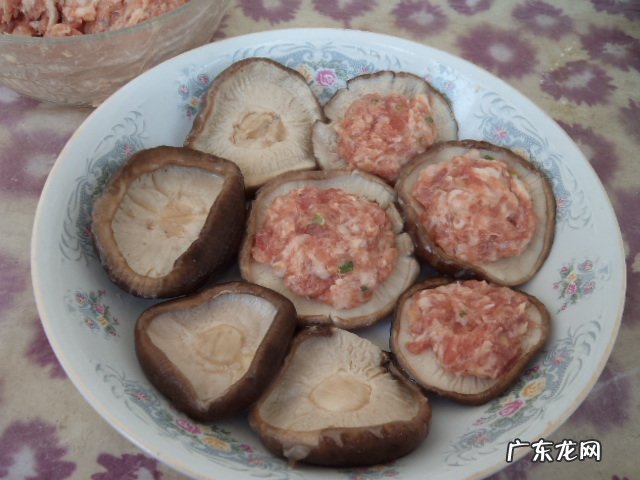 香菇韭菜盒子的做法 煎香菇盒子的制作方法教程