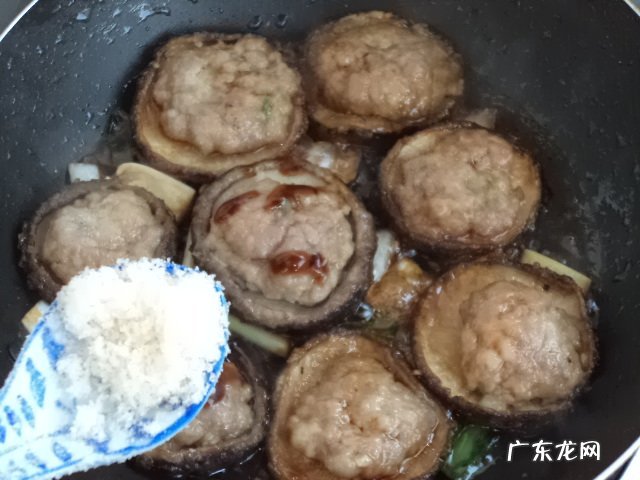 香菇韭菜盒子的做法 煎香菇盒子的制作方法教程