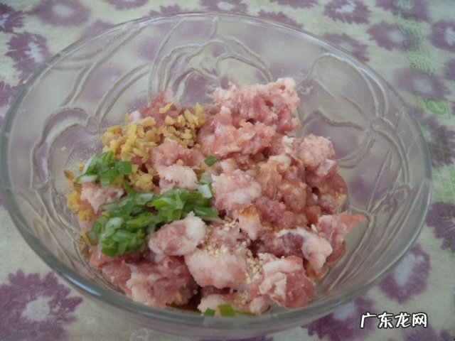 香菇韭菜盒子的做法 煎香菇盒子的制作方法教程