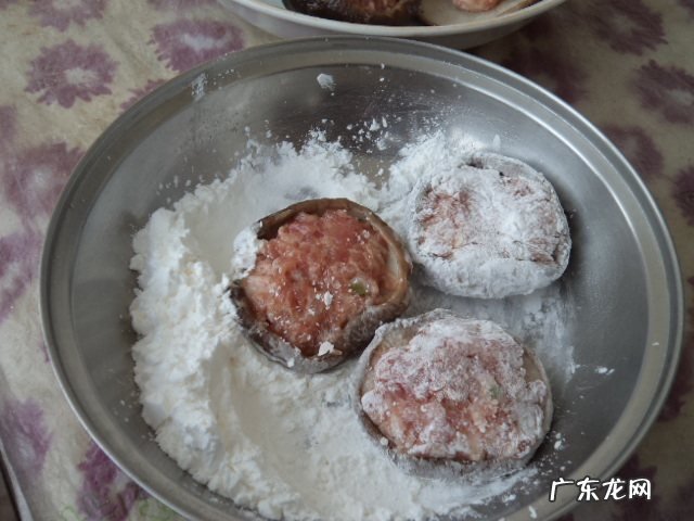 香菇韭菜盒子的做法 煎香菇盒子的制作方法教程