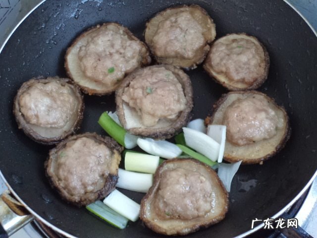 香菇韭菜盒子的做法 煎香菇盒子的制作方法教程