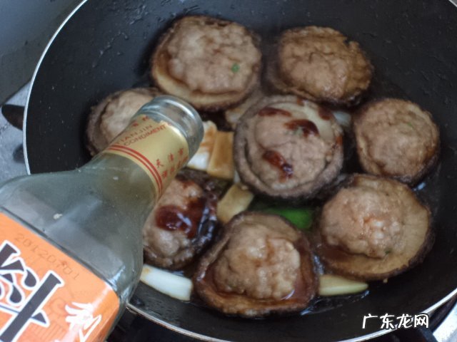 香菇韭菜盒子的做法 煎香菇盒子的制作方法教程