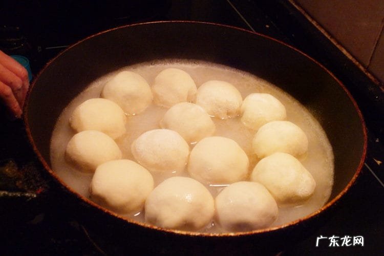 韭菜鲜肉水煎包 美味韭菜猪肉水煎包的做法推荐