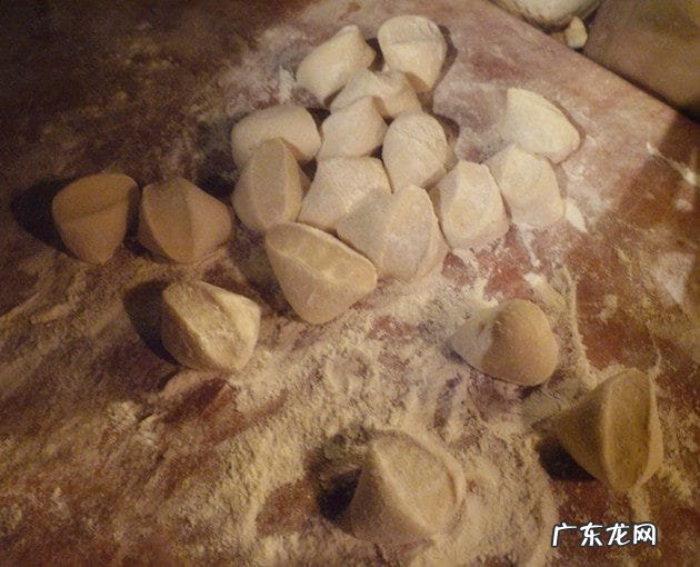 韭菜鲜肉水煎包 美味韭菜猪肉水煎包的做法推荐