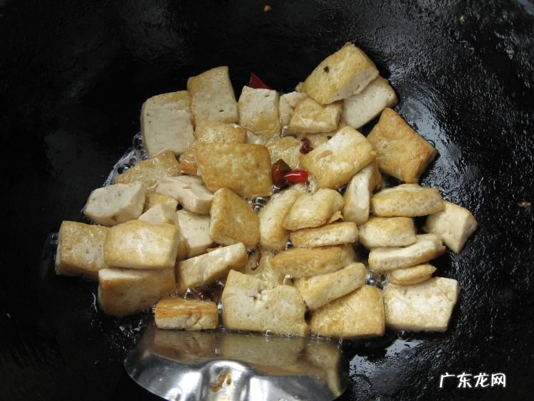 香辣豆腐的家常做法 家庭版香辣煎豆腐的做法步骤