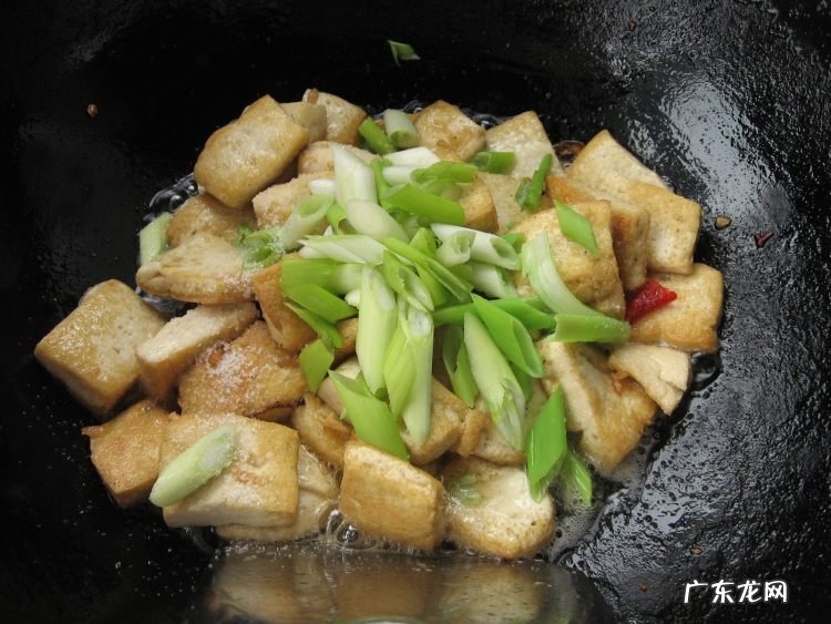 香辣豆腐的家常做法 家庭版香辣煎豆腐的做法步骤